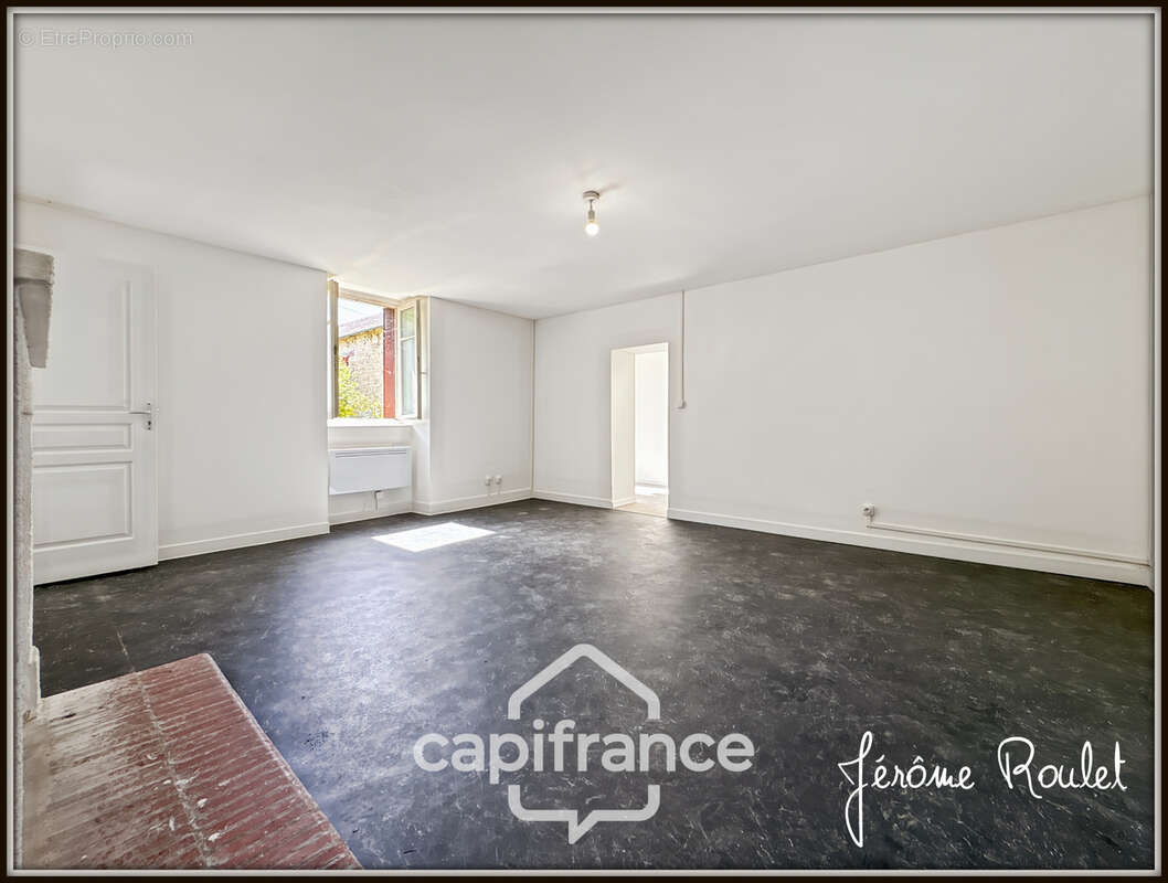 Maison en pierre à vendre 5 pièces 2 chambres Nombreuses Dépendances Terrain 22 400 m² Champigny-En-Rochereau (86) - photo 17