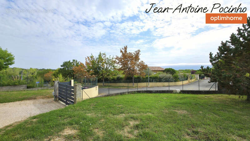 Maison à SAINTE-FOY-DE-PEYROLIERES
