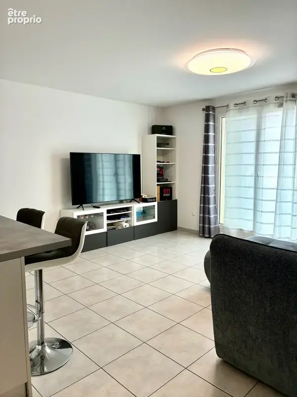 Appartement t3   59 m2   grande terrasse   garage   résidence sécurisée - photo 2