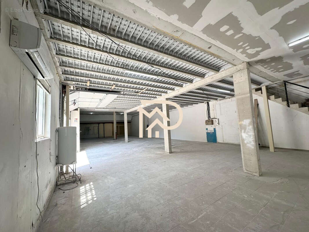 Commerce à CARNOUX-EN-PROVENCE