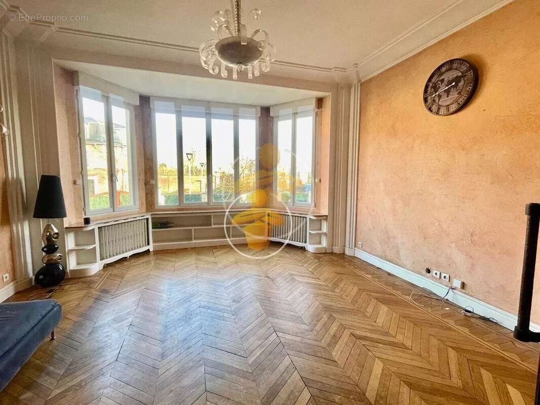 Maison à LA FERE