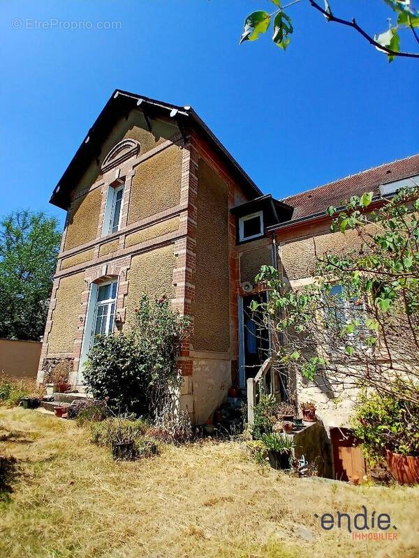 Maison à CHITRAY