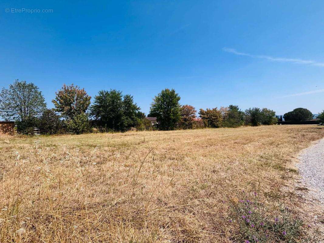 Terrain constructible plat de 776 m² - environnement ideal - photo 5