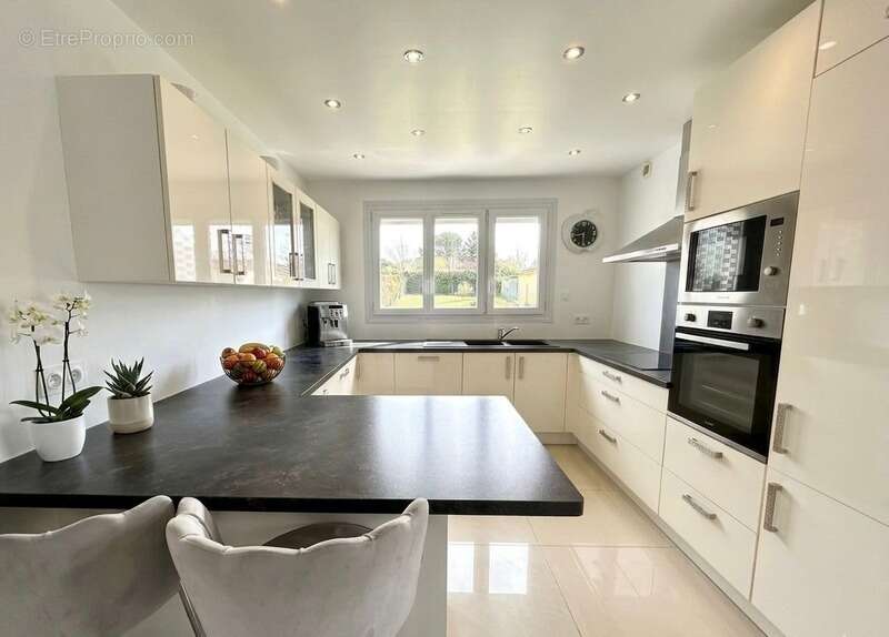 Saint-Apollinaire maison T6 pièces dont Un T2 indépendant de 60 m², au calme dans une impasse - photo 4