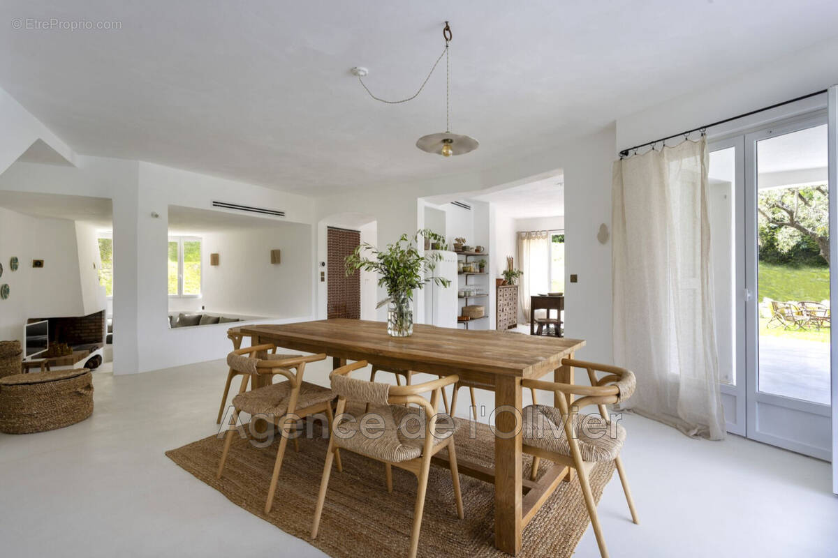 Maison à ROQUEFORT-LES-PINS