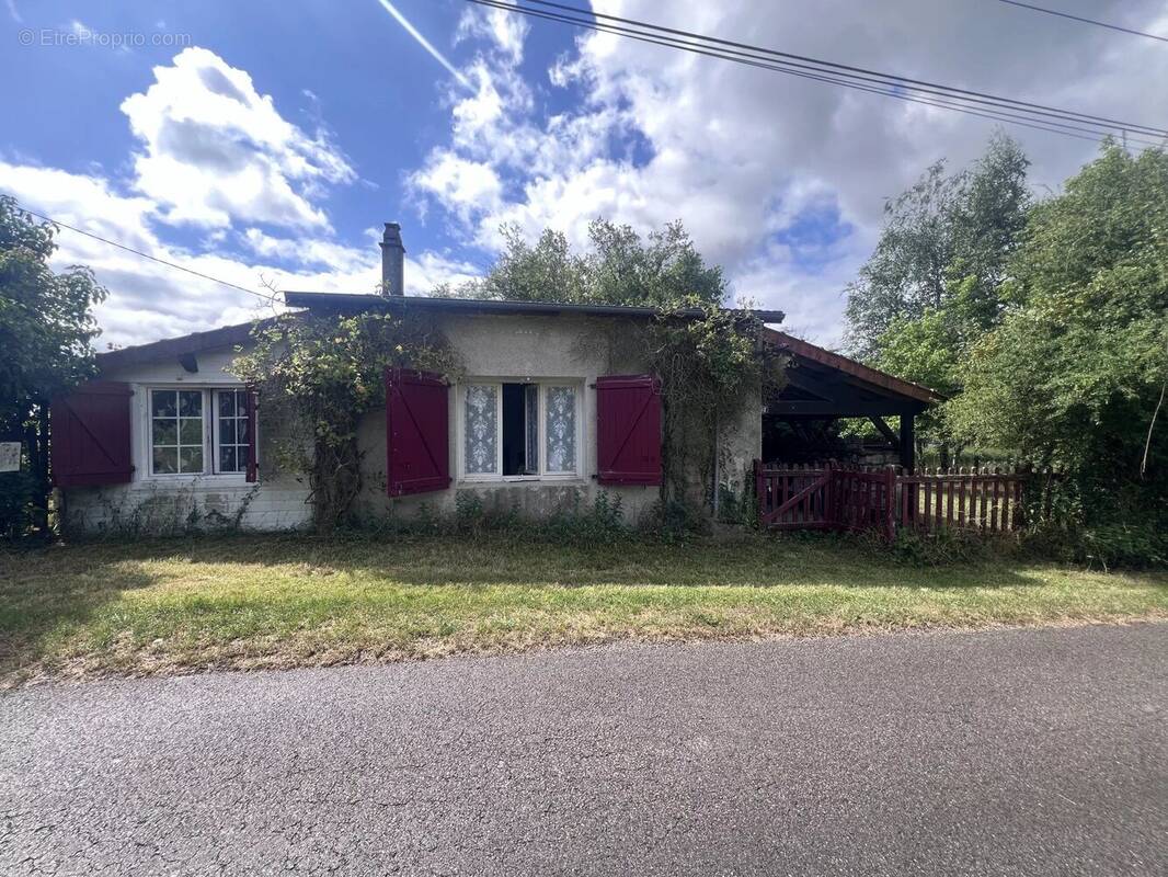 Maison à LUTHENAY-UXELOUP