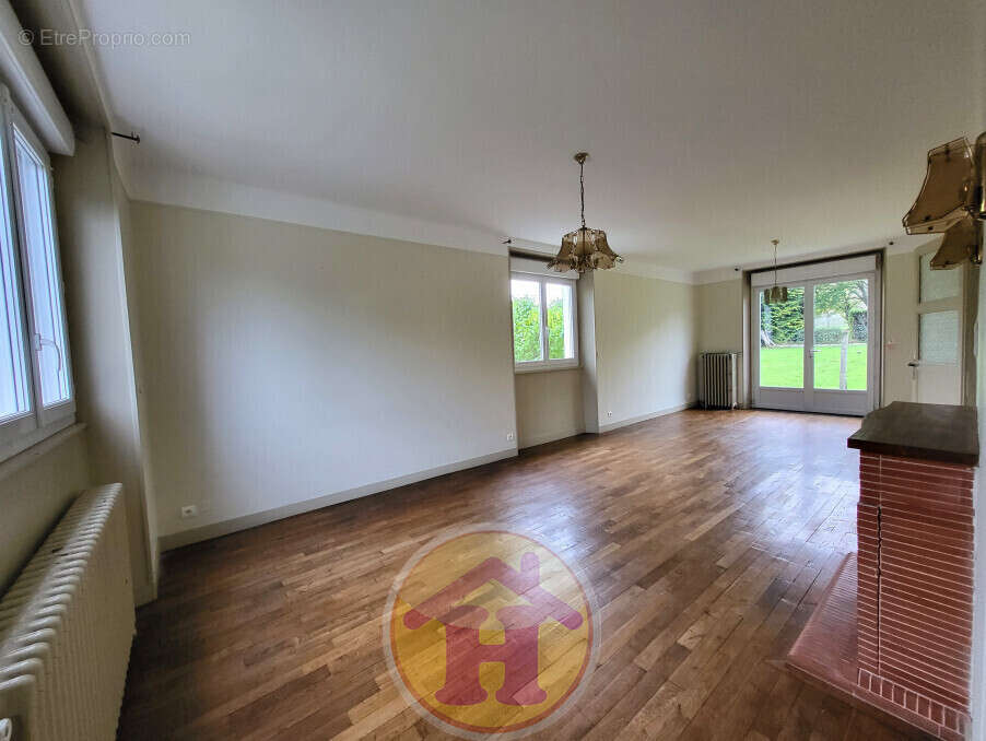 Maison à SAINT-JUNIEN