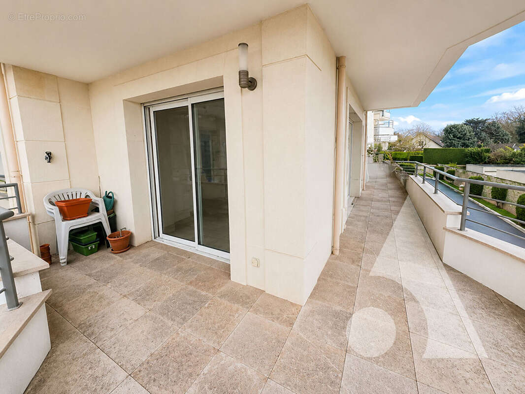 Sainte-geneviève-des-bois ,résidence de standing ,t3 de 80 m² ,terrasse 15 m² , double garage motorisé - photo 2