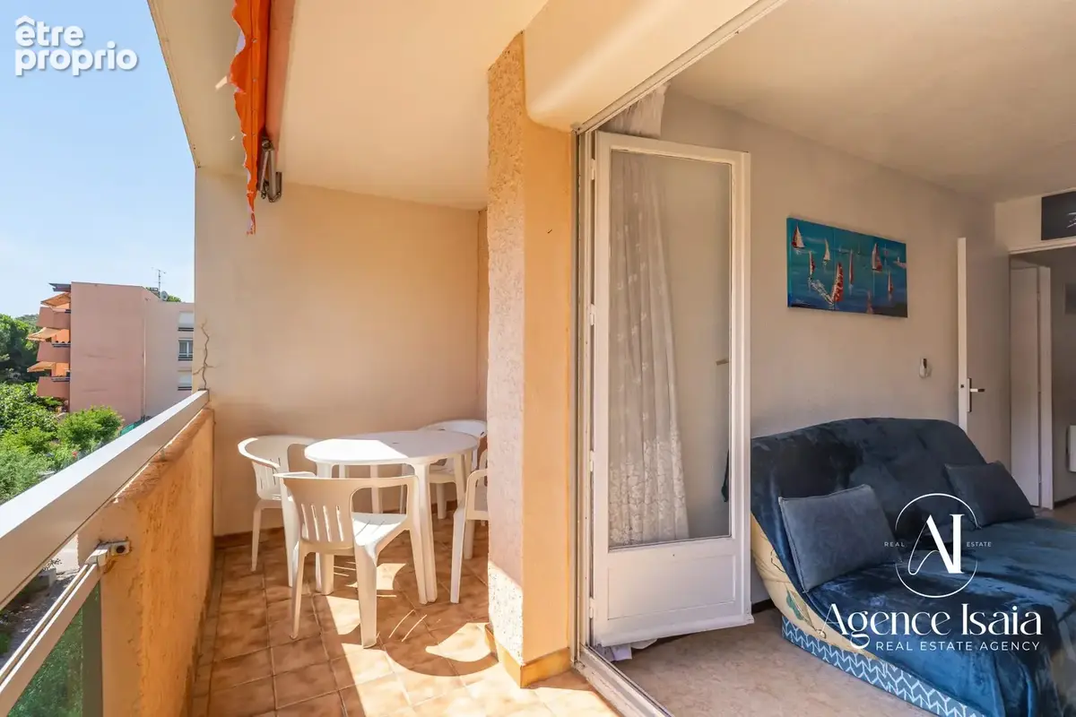 Appartement à BORMES-LES-MIMOSAS