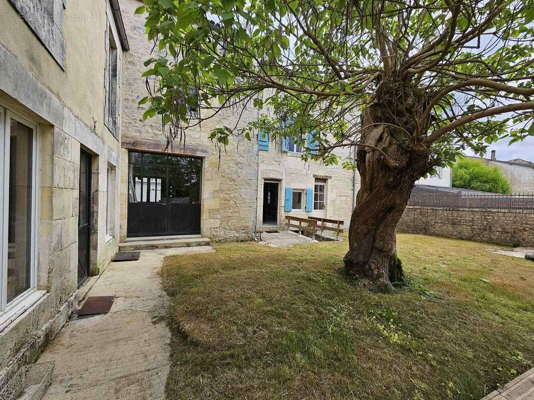 Maison à SAINTES