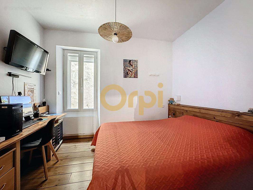 Appartement à ROQUEBRUNE-SUR-ARGENS