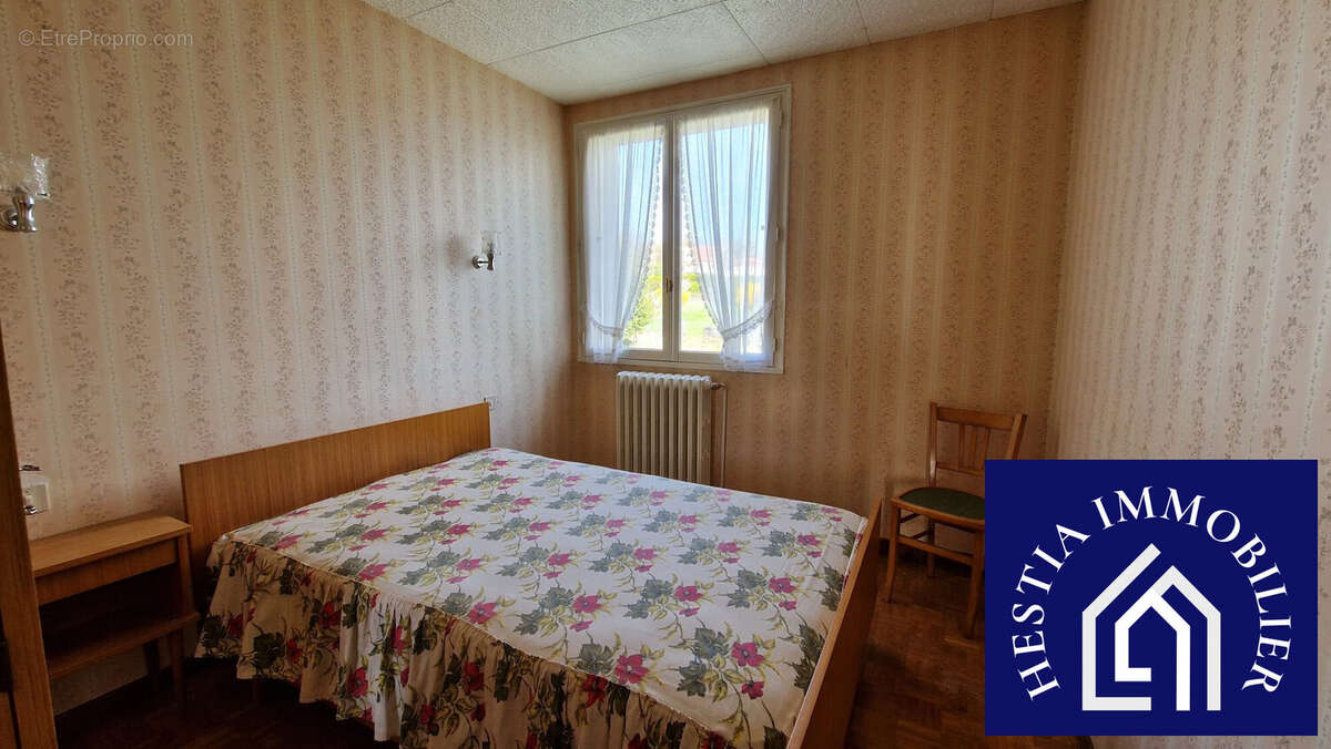 Maison à MOUTIERS-SAINT-JEAN