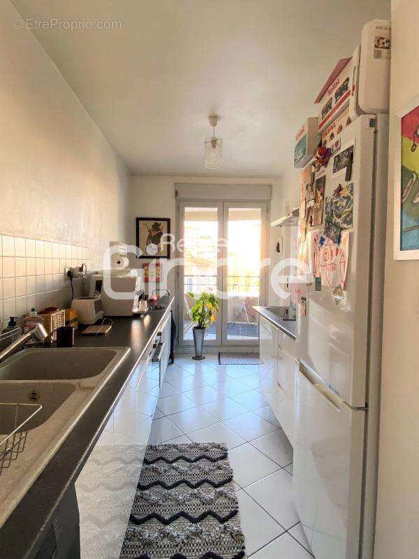 Vente - Appartement - 2 pièces + cuisine - 51 m² - 265 000 € - - photo 3