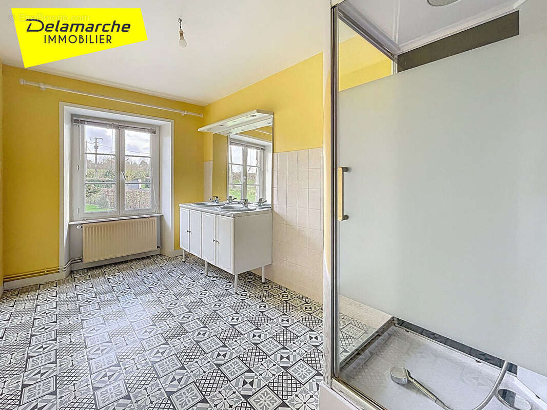 Maison à SAINT-SAUVEUR-LENDELIN