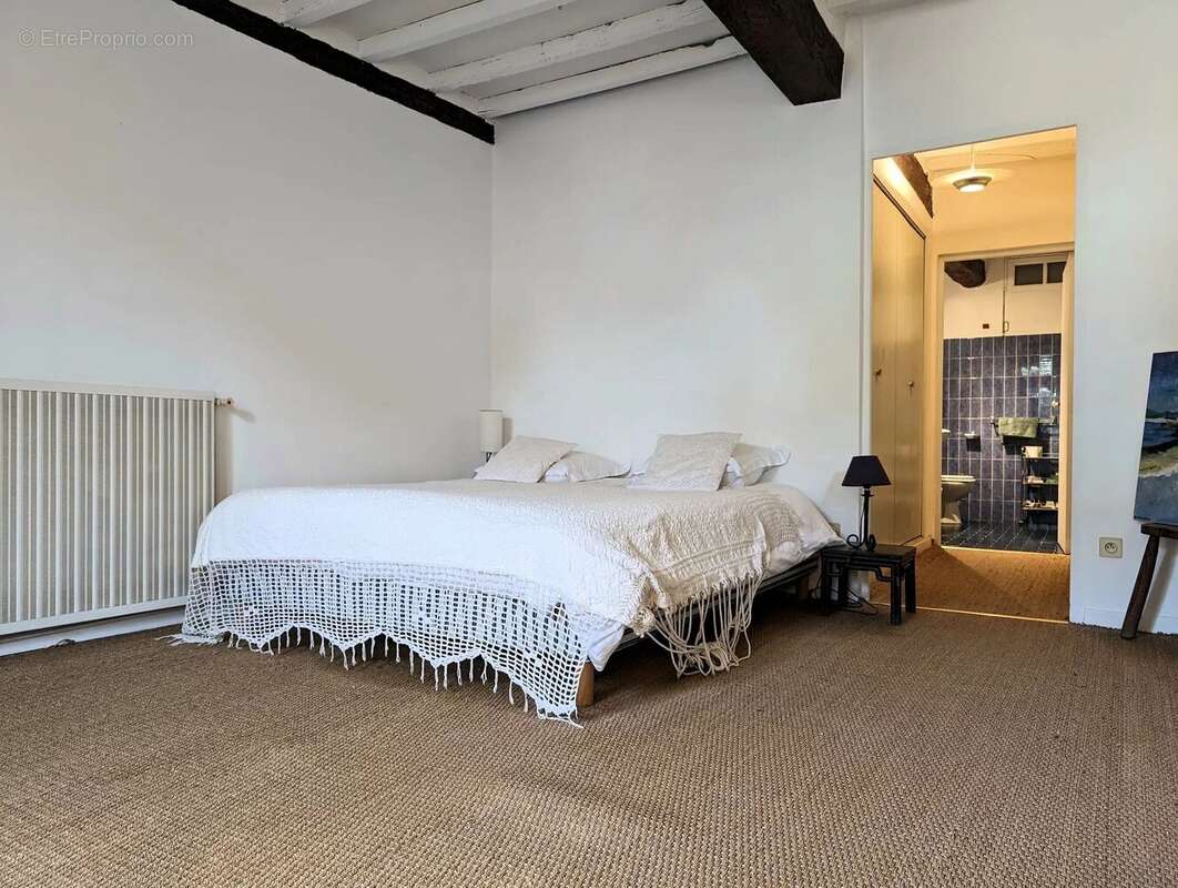 Maison de caractère avec 4 chambres sur 'environ 7318 m². - photo 25