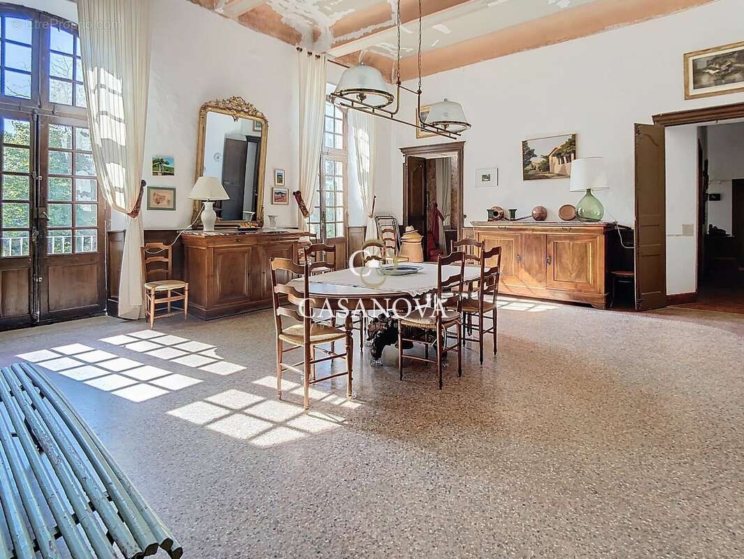 Entre MONTPELLIER & BEZIERS: Le charme de l'ancien et l'histoire d'une Maison de Maître datant de 1779. Habitation de 450 m² sur - photo 12