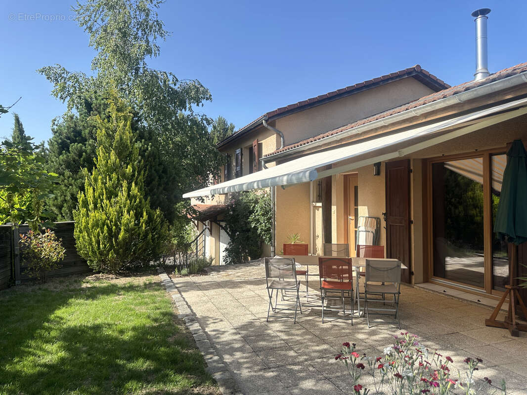 Maison à LE CHAMBON-FEUGEROLLES