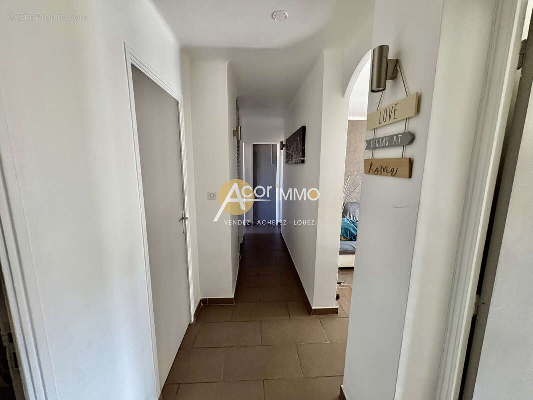 T4 72m2 entièrement rénové avec ascenseur   Résidence arborée   À deux pas de la gare de Toulon 242000 € - photo 4