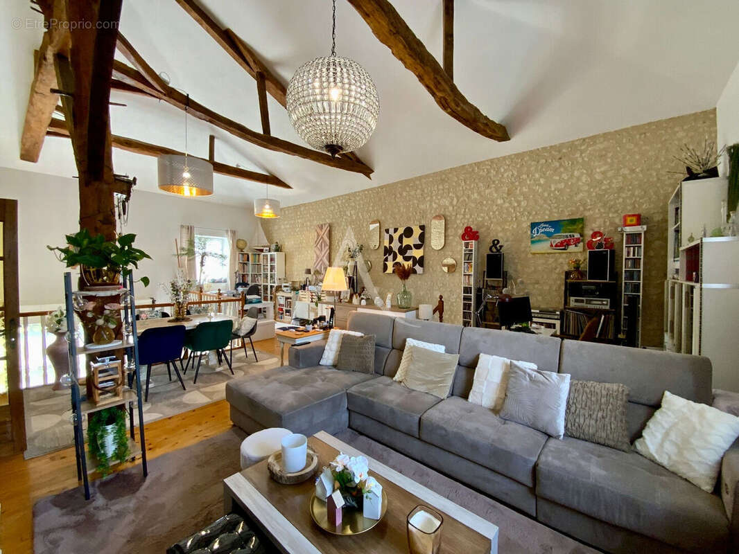 Maison à BARBEZIEUX-SAINT-HILAIRE