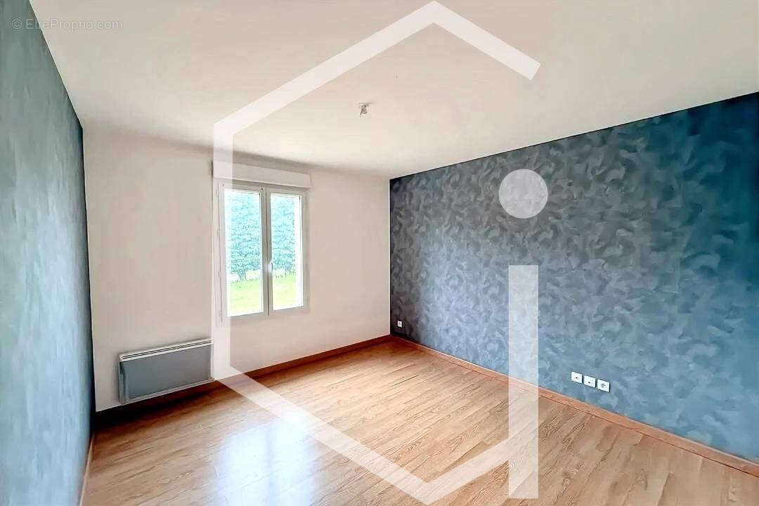 Maison à VARENNES-VAUZELLES