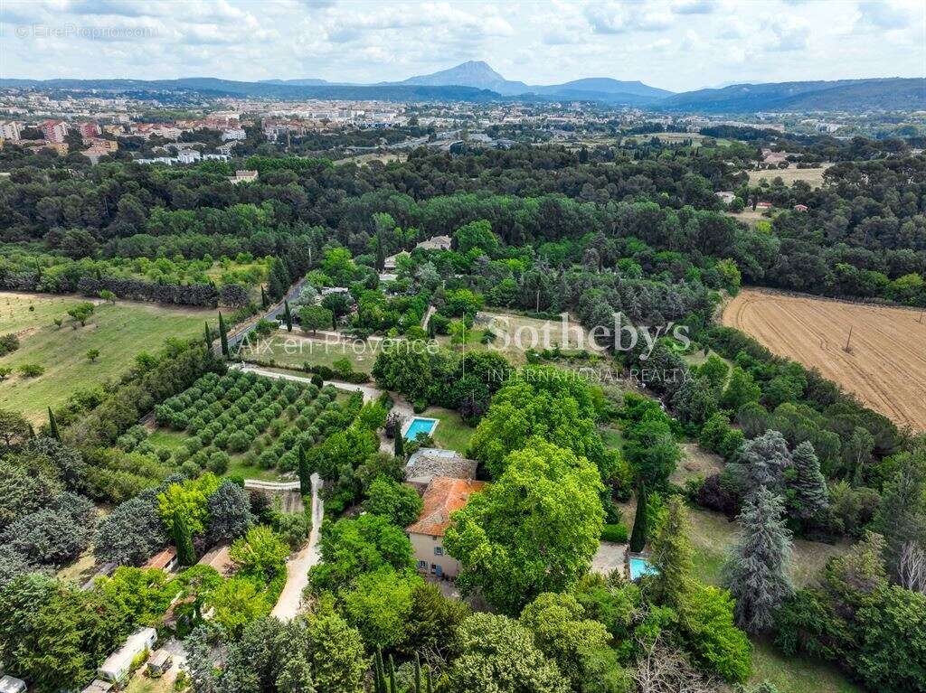 Domaine avec 4 maisons dont une bastide - photo 21