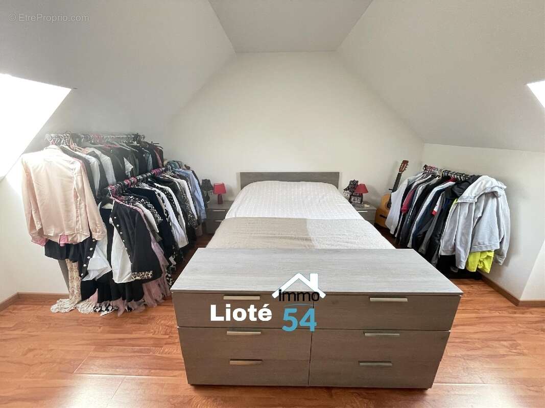 Maison à CREVECHAMPS