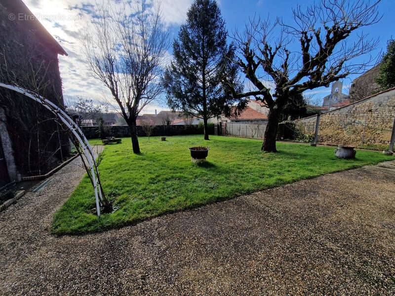 Maison à LES NOUILLERS