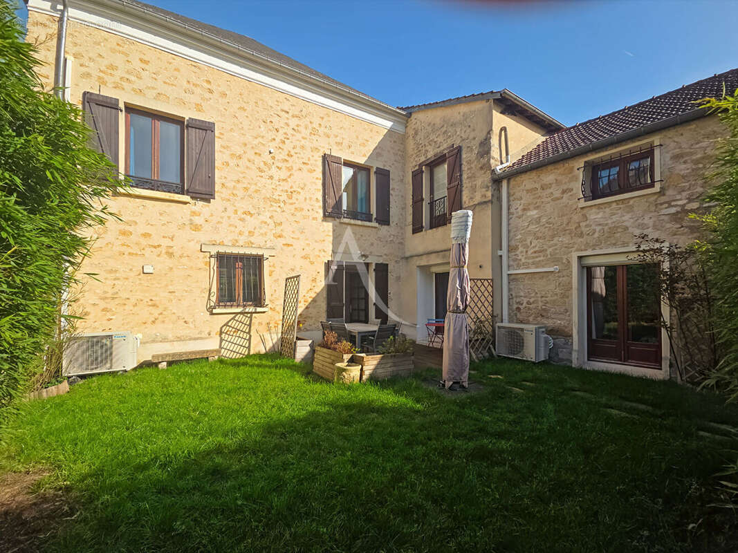 Maison à OINVILLE-SUR-MONTCIENT