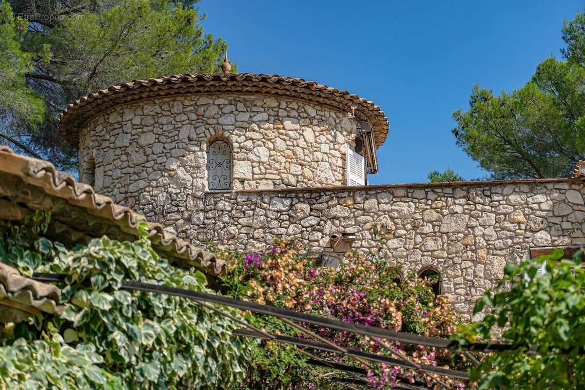 Maison à ROQUEFORT-LES-PINS