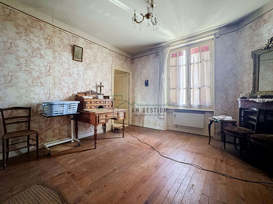 Maison à SAUVIAT-SUR-VIGE