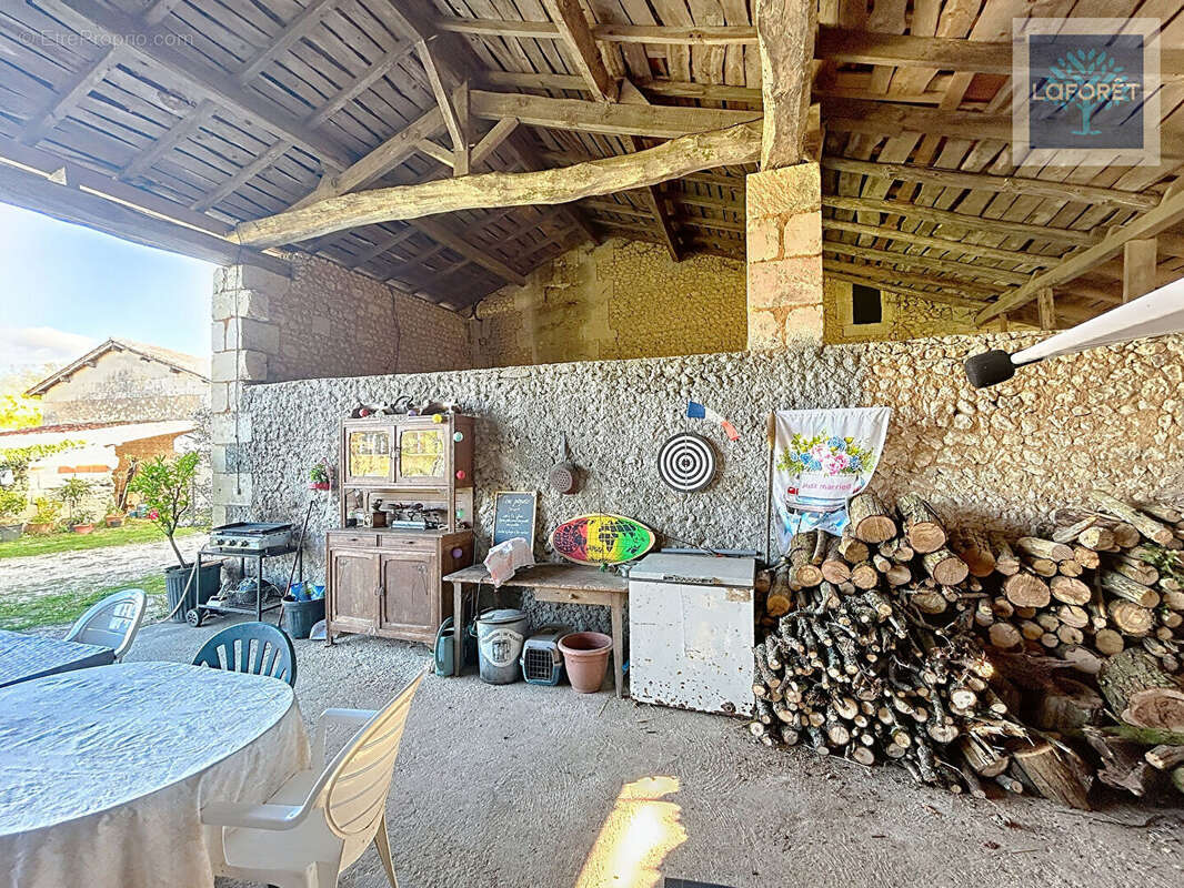 Maison à BUSSAC-FORET