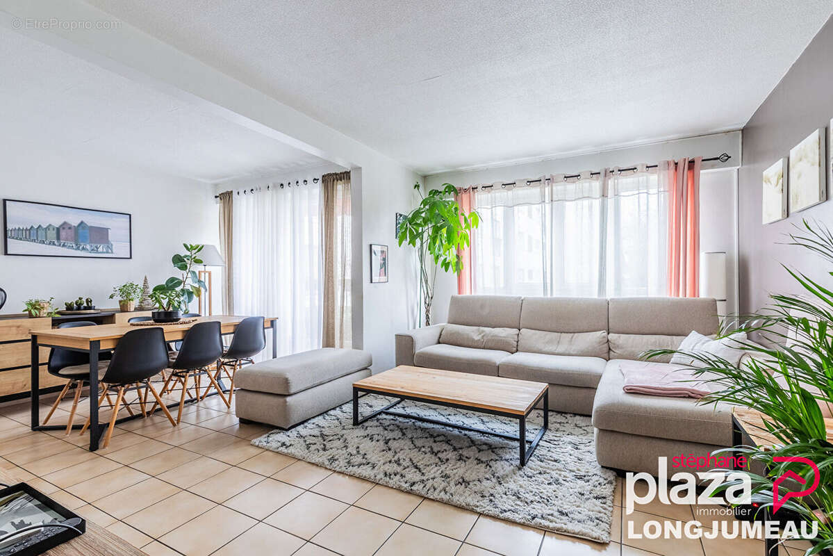 Appartement à CHILLY-MAZARIN