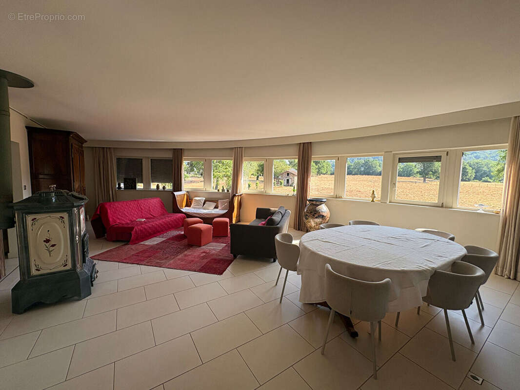 Maison d'exception avec extension contemporaine et prestations de qualité - photo 3