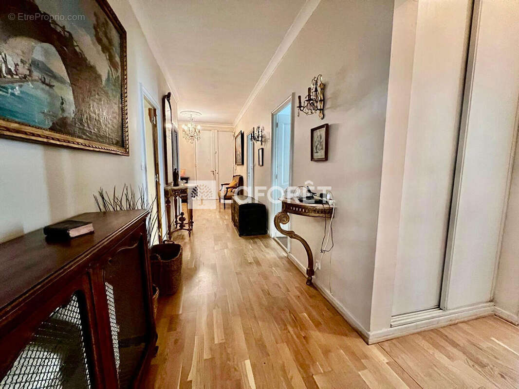 Appartement à MARSEILLE-1E