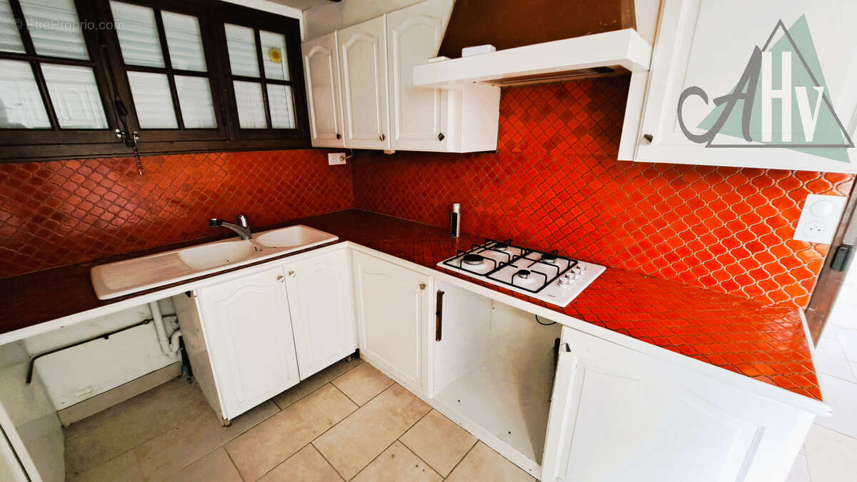 Proche BRAY SUR SEINE - Maison de 64 m2 avec 2 chambres, petit jardin avec garage - photo 6