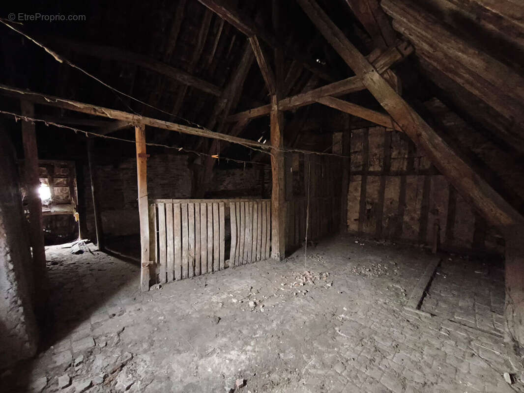 Maison 4 pièces à rénover 85m2 + box+ cours privative - photo 5