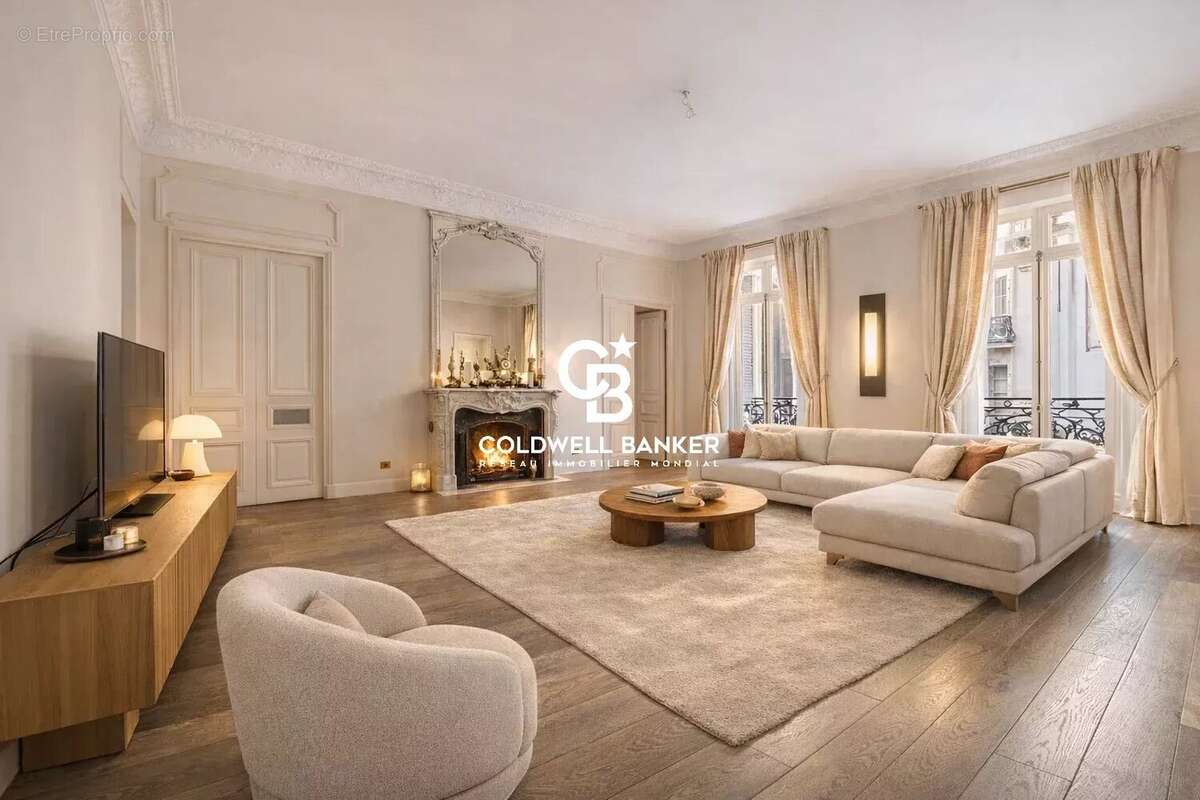 Appartement à PARIS-16E