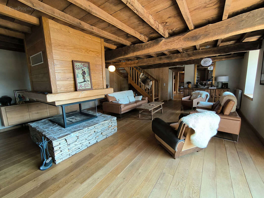 Corps de ferme de montagne  , superbement rénové  , dépendances  3.2 HA - photo 12