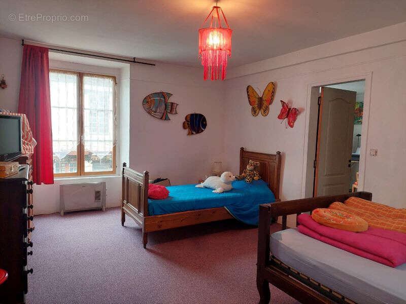 Maison à SAINT-SULPICE-DE-FAVIERES