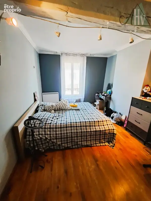 CHEROY (89) - Maison de ville rénovée de 228 m2 avec 4 chambres et extérieur. - photo 9