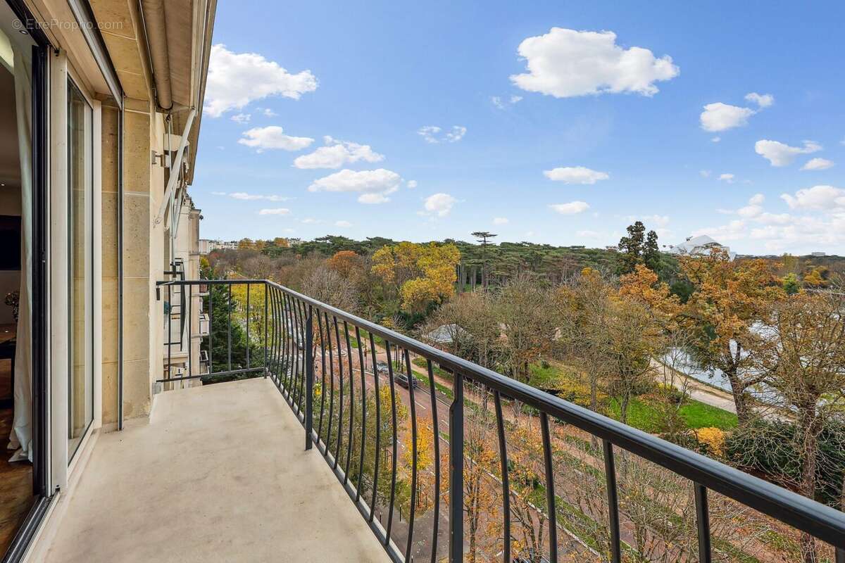 Appartement à NEUILLY-SUR-SEINE