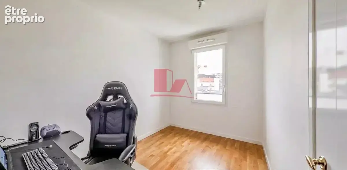 ISSY - Superbe 4 pièces 90.5 m2 au 5ème étage avec 14,5 m2 de Terrasse. Parking - photo 9