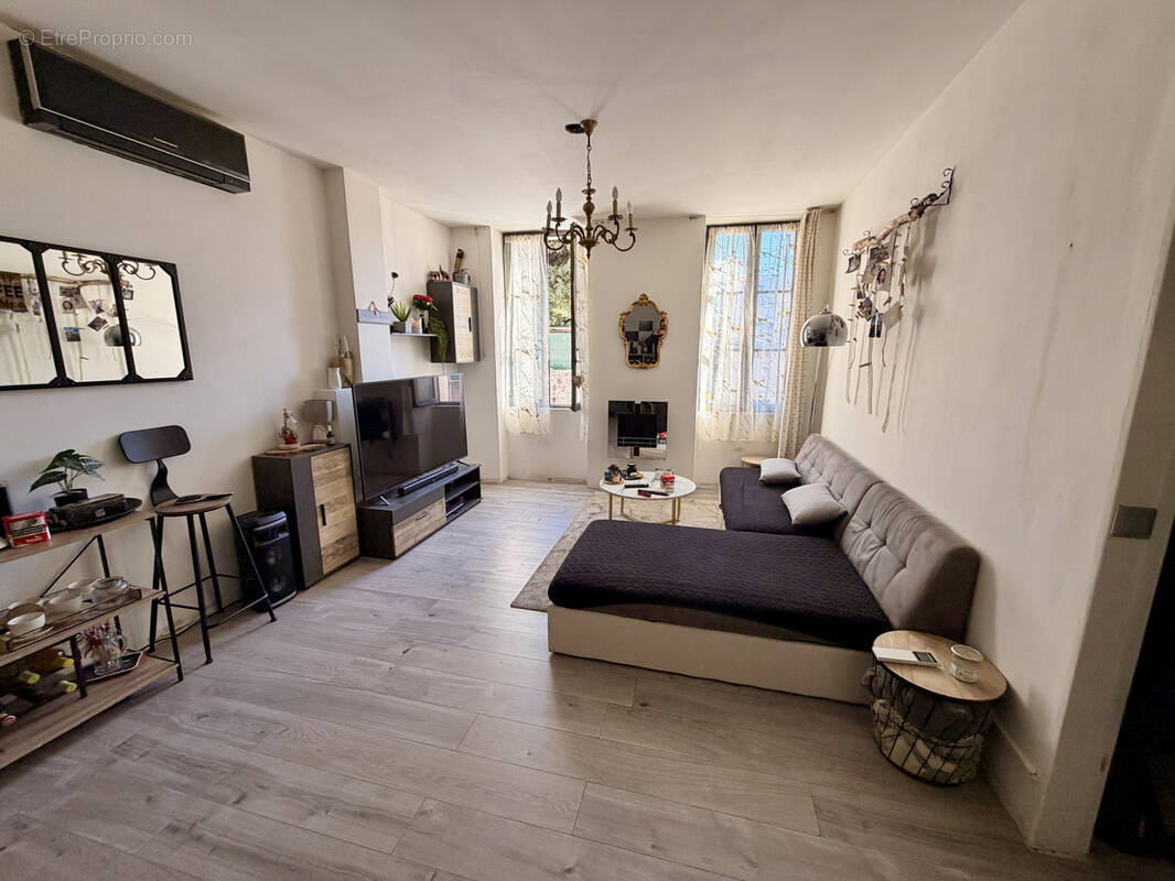 Appartement à MARSEILLE-4E