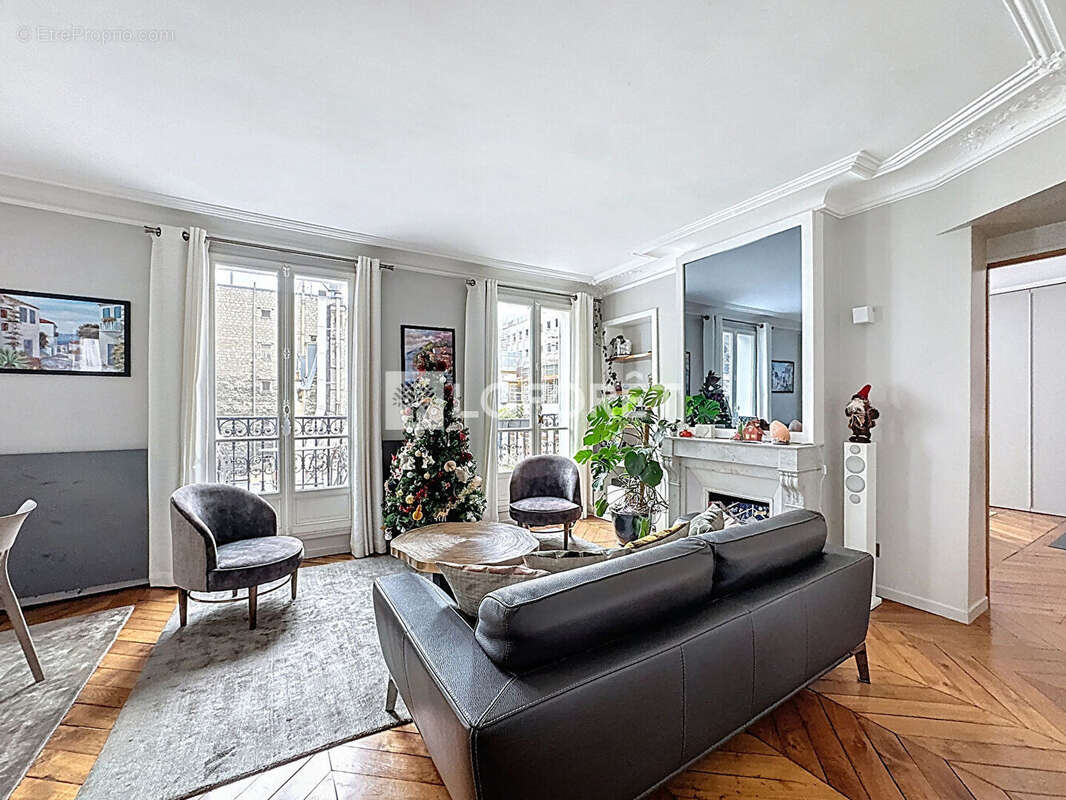 Appartement à PARIS-17E