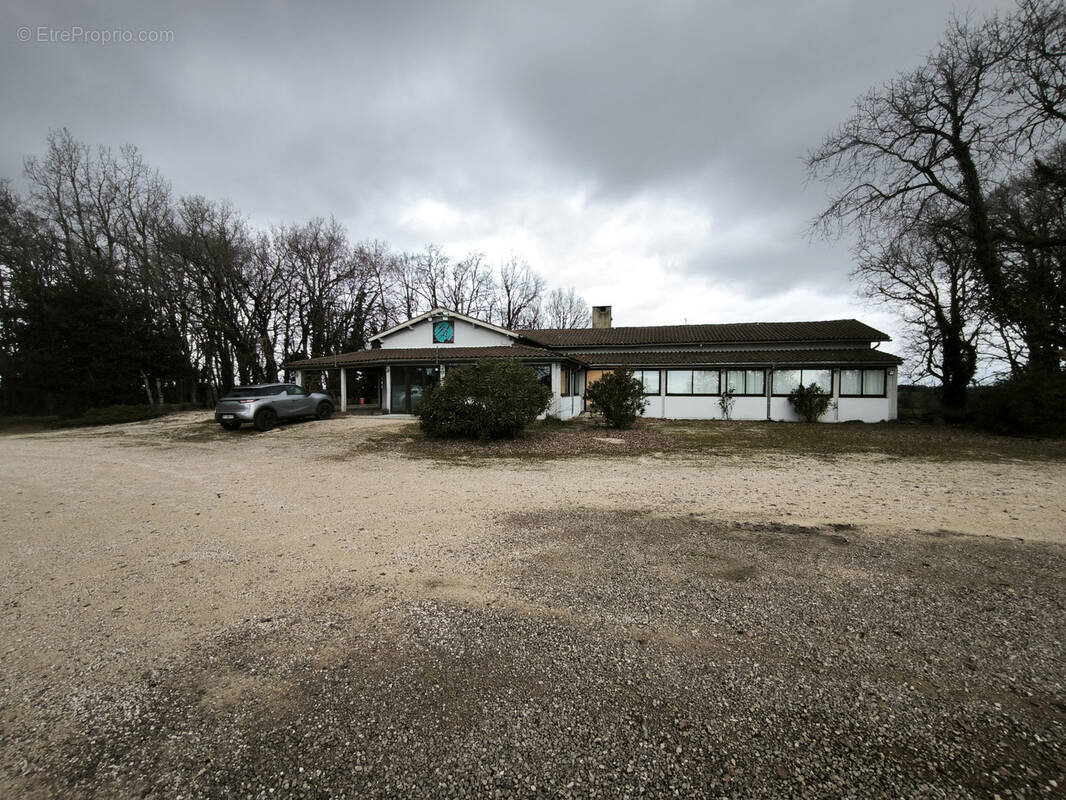 Appartement à LIVERS-CAZELLES