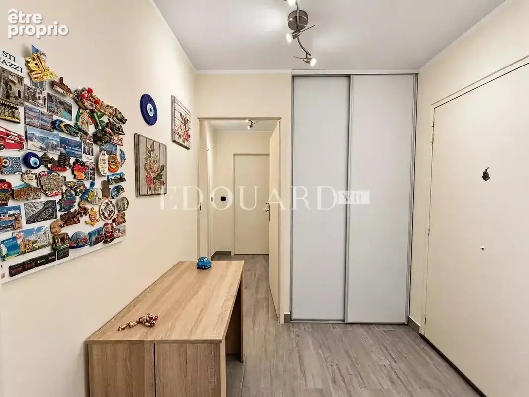 Deux pièces rénové à vendre avec terrasse et cave, au premier étage d’un immeuble moderne - photo 12