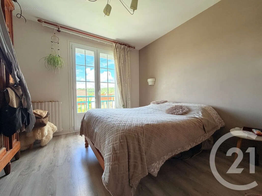 Maison 107 m² à Jussac  - photo 11