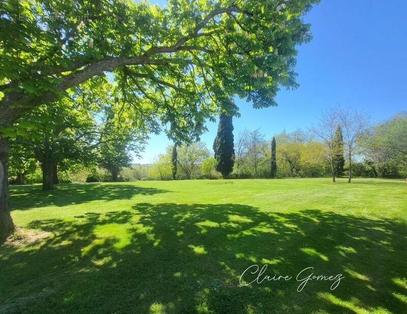 Terrain à MONTAIGUT-SUR-SAVE