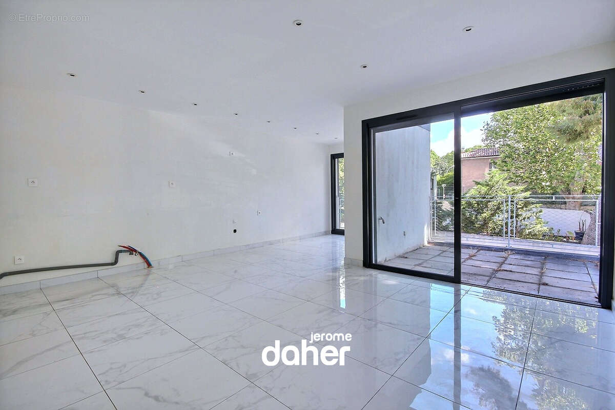 Appartement à MARSEILLE-8E