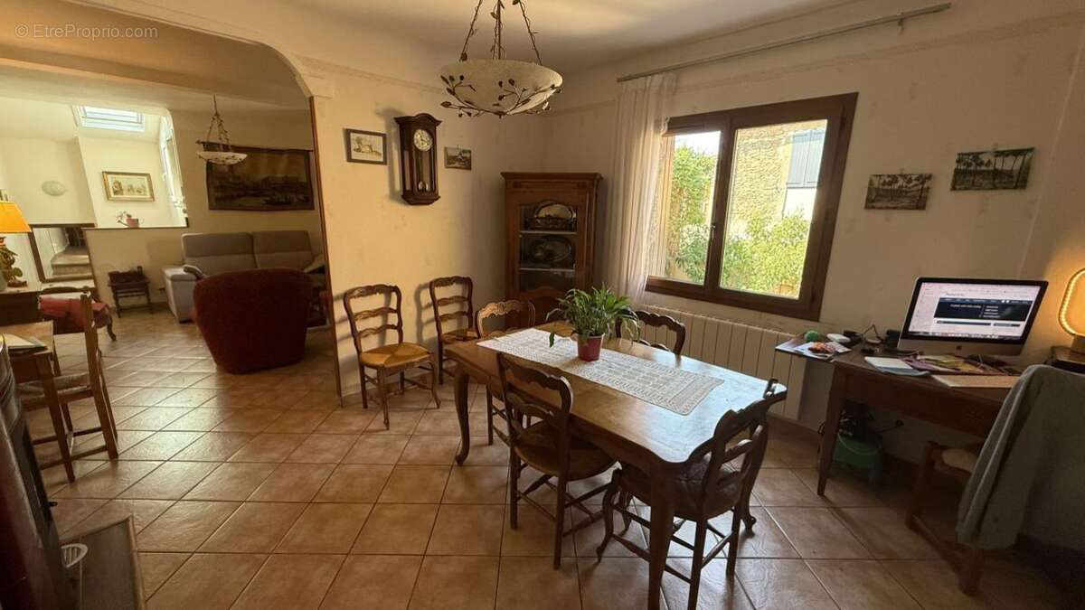Maison 100 m² à Escales  - photo 4